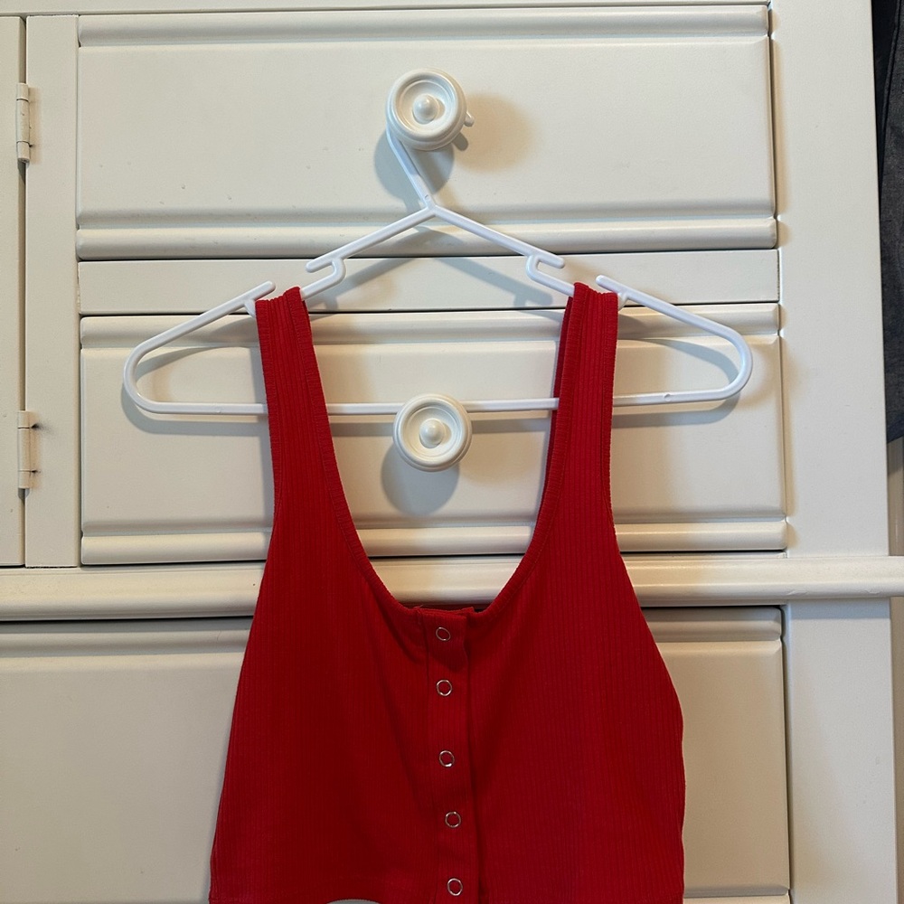 Red Button-Front Ribbed Crop Top - Picture 2 of 3